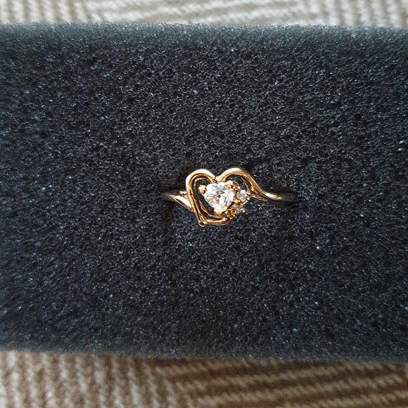 NEW. Sz.5, Vintage. Petite Heart CZ Goldtone Ring Lady Remington - Picture 5 of 13